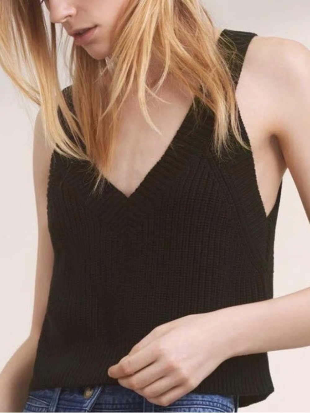 Aritzia Ribbed V-Neck Women's Sweater Tank